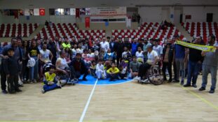 Muş BESK Çanakkale takımını Türk bayrağıyla karşıladı