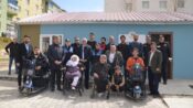 Engellilere akülü tekerlekli sandalye dağıtıldı